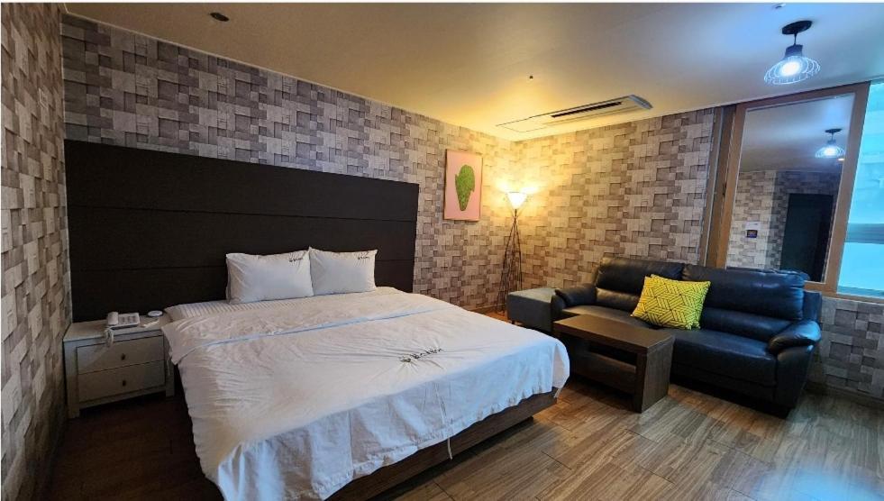 Gimhae Business Hotel K Екстериор снимка