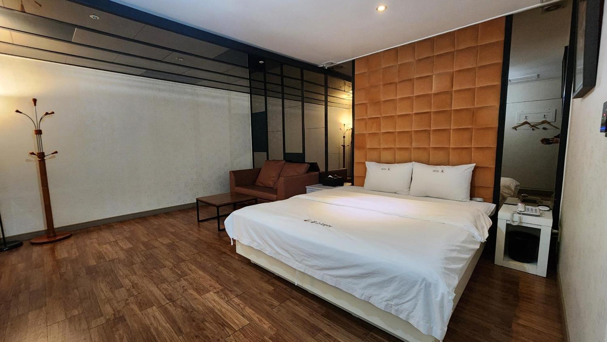 Gimhae Business Hotel K Екстериор снимка