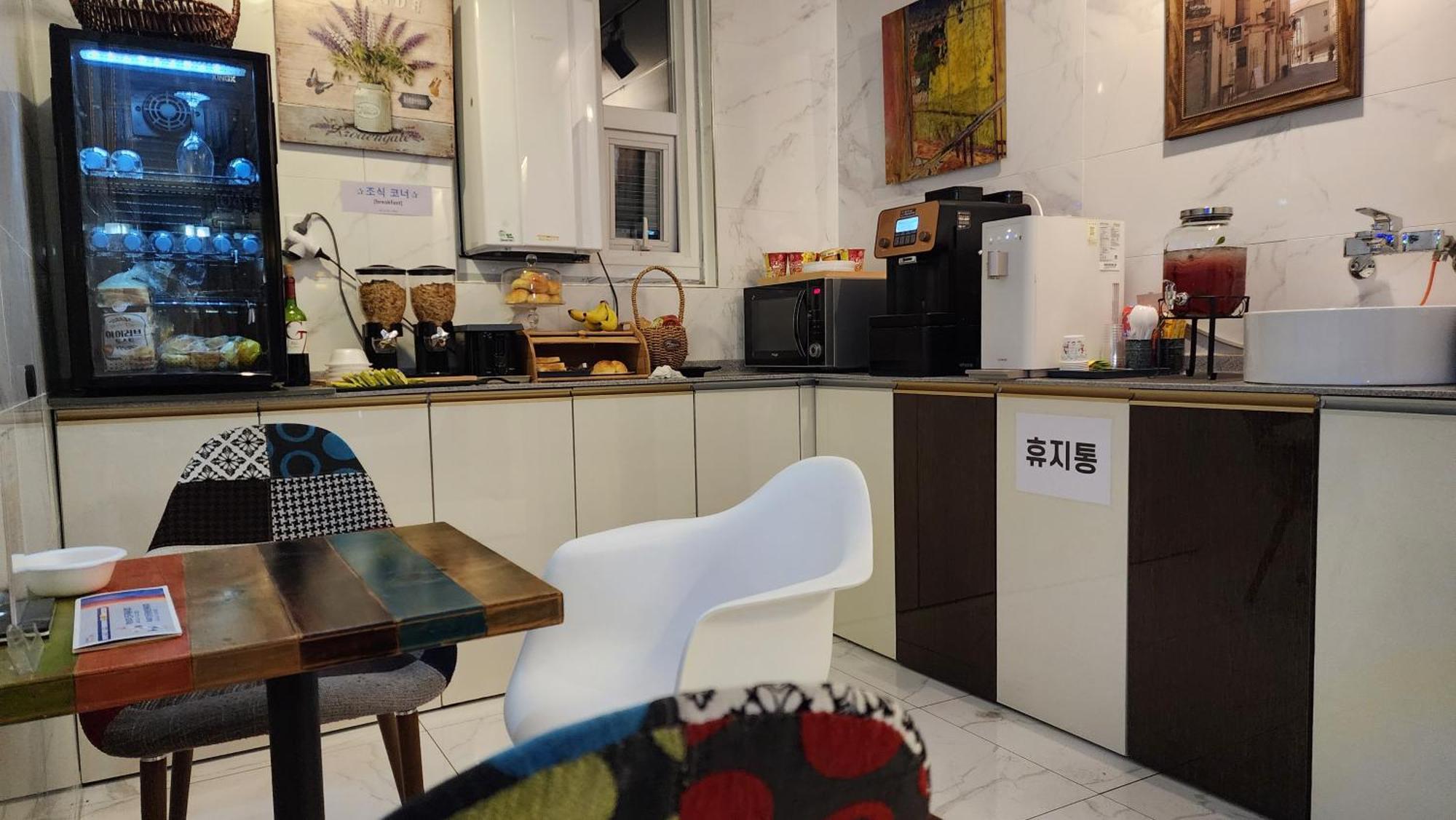 Gimhae Business Hotel K Екстериор снимка