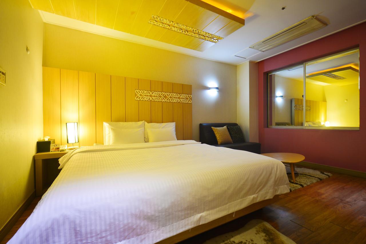 Gimhae Business Hotel K Екстериор снимка