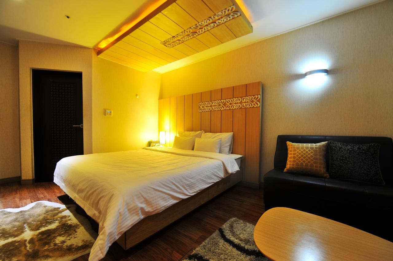 Gimhae Business Hotel K Екстериор снимка