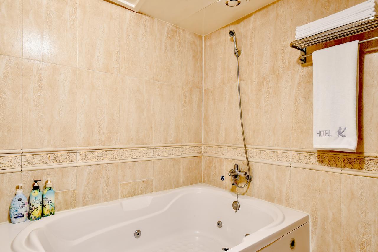 Gimhae Business Hotel K Екстериор снимка
