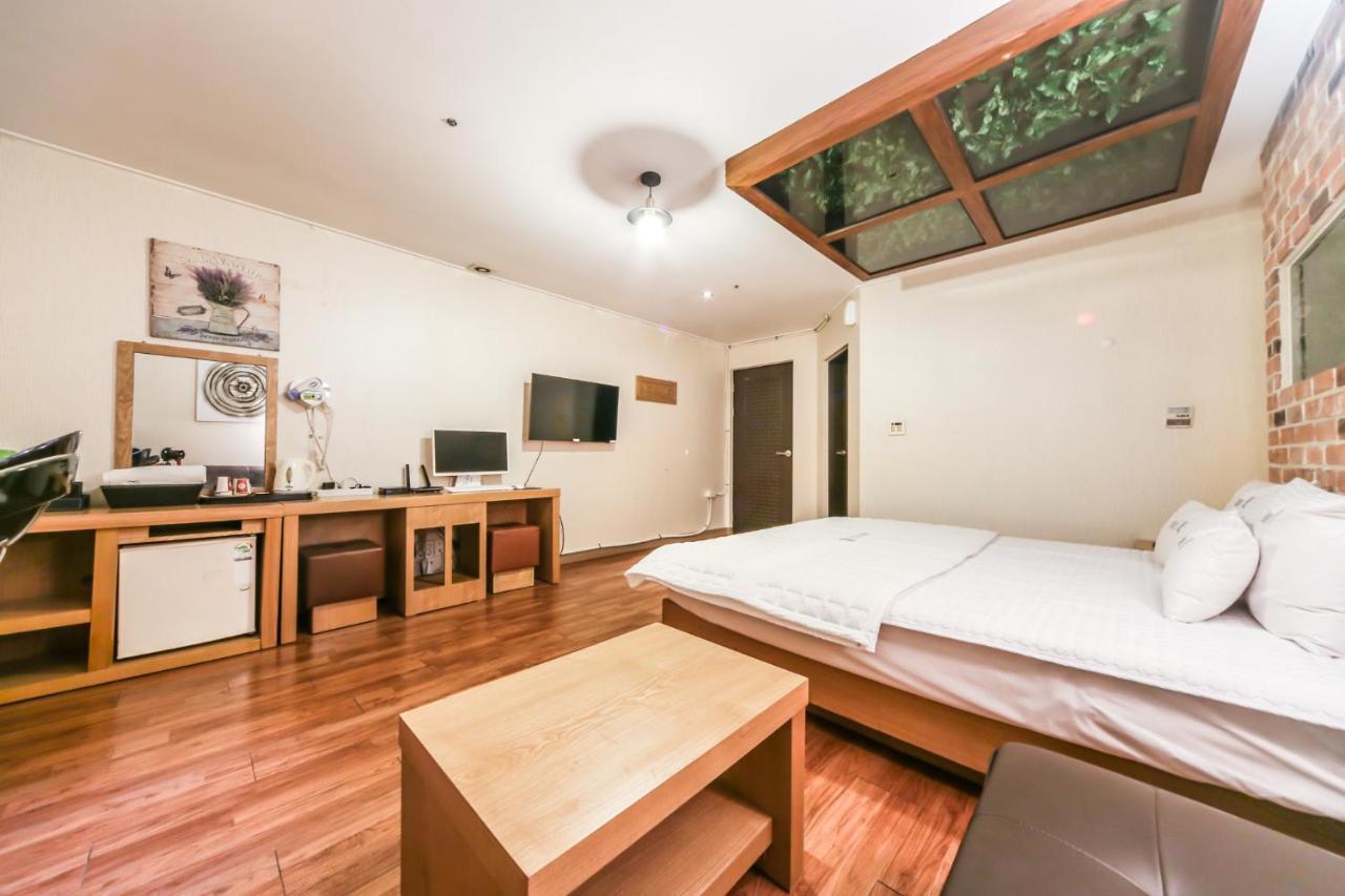 Gimhae Business Hotel K Екстериор снимка