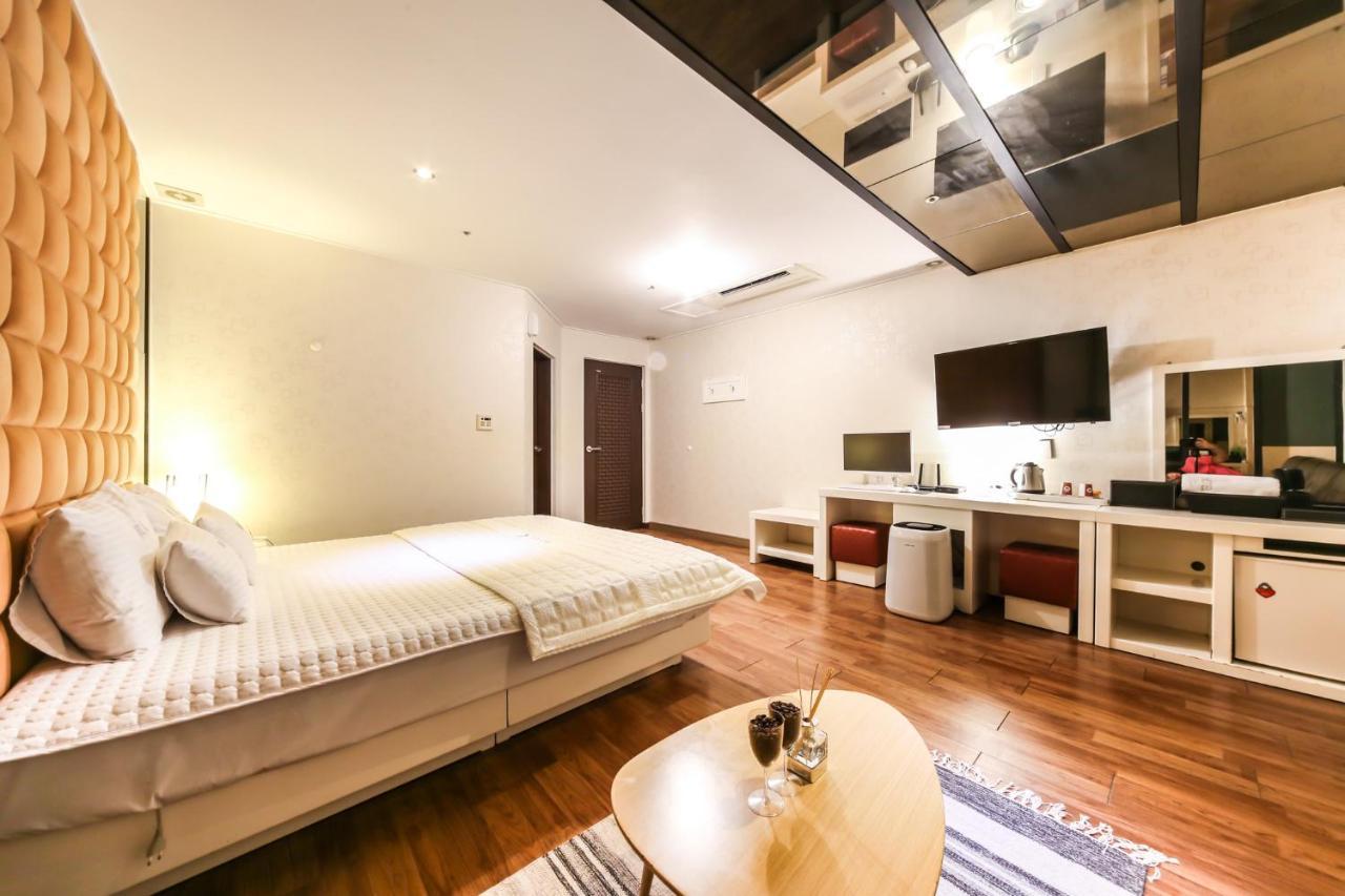 Gimhae Business Hotel K Екстериор снимка