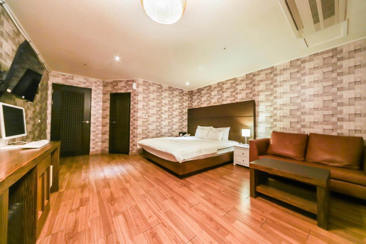 Gimhae Business Hotel K Екстериор снимка