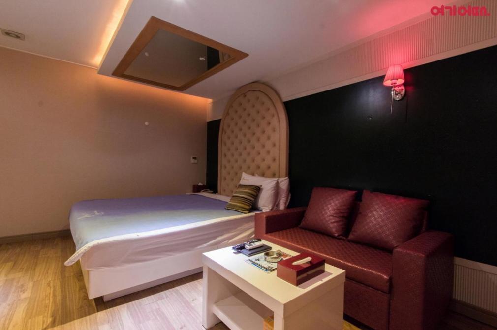 Gimhae Business Hotel K Екстериор снимка
