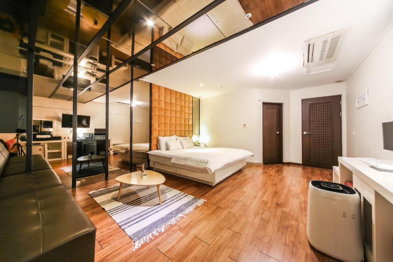 Gimhae Business Hotel K Екстериор снимка