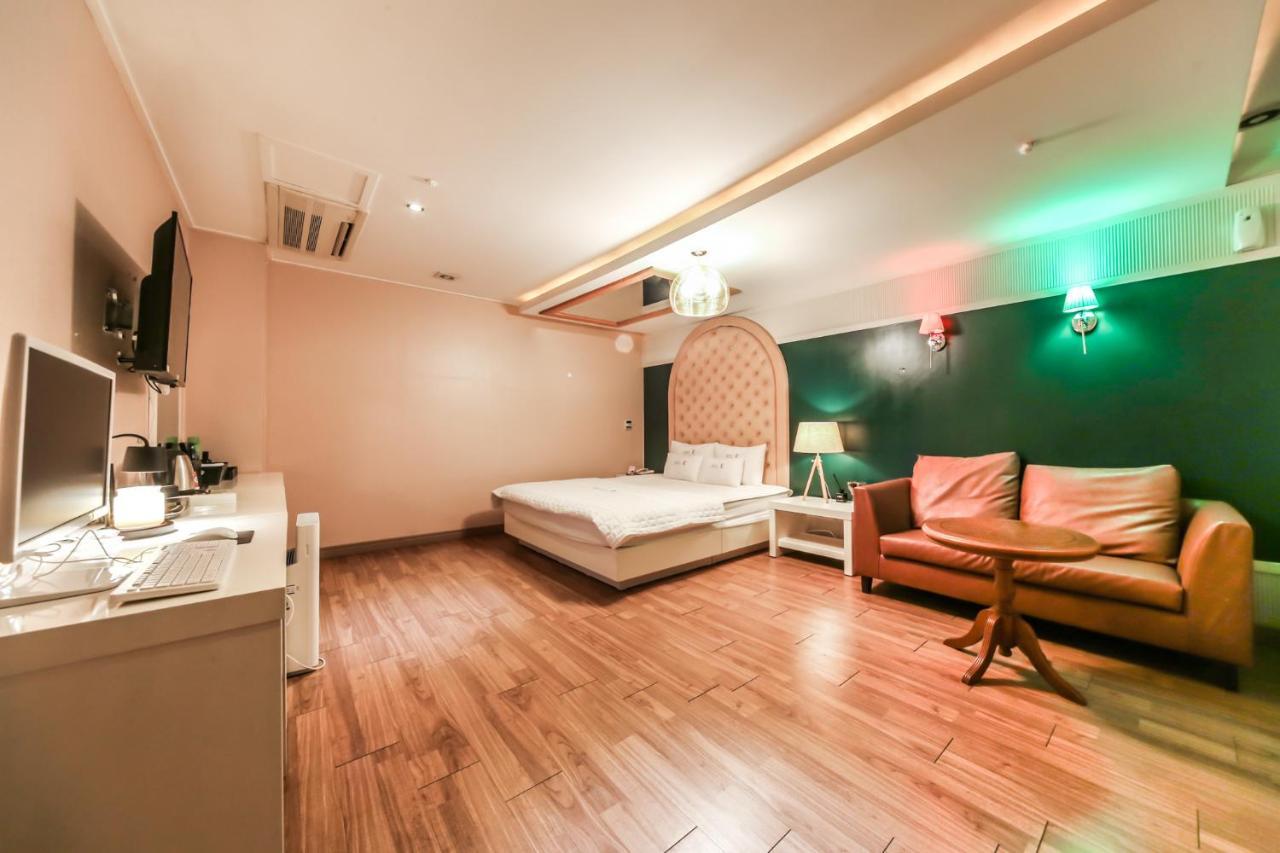 Gimhae Business Hotel K Екстериор снимка