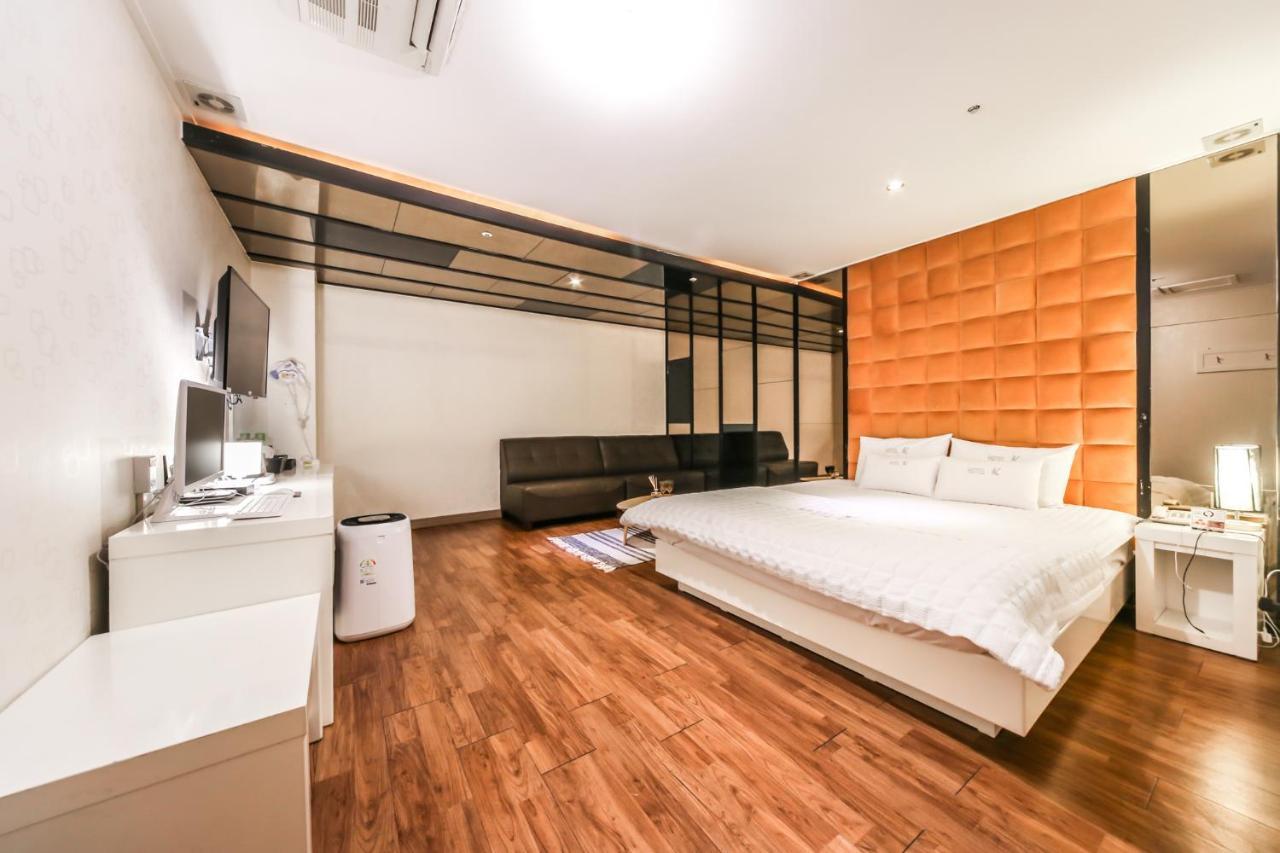 Gimhae Business Hotel K Екстериор снимка