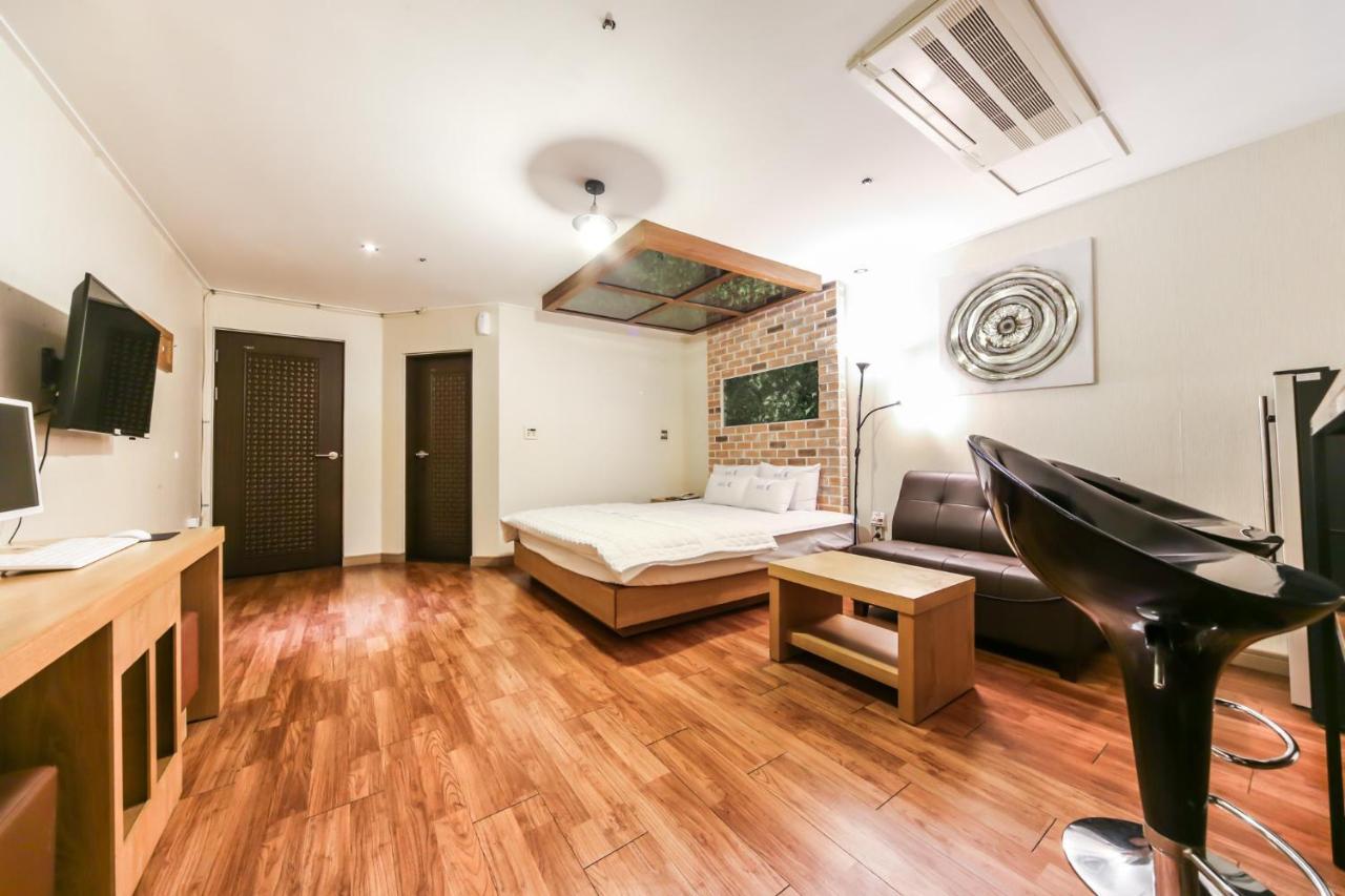 Gimhae Business Hotel K Екстериор снимка